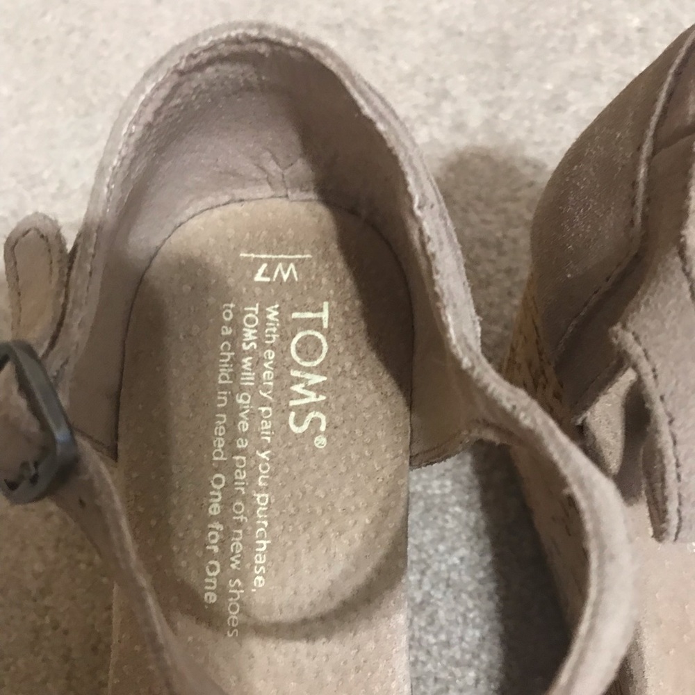 Tom Wedges - Picture 3 of 5